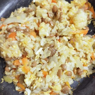 玉ねぎと人参の納豆チャーハン